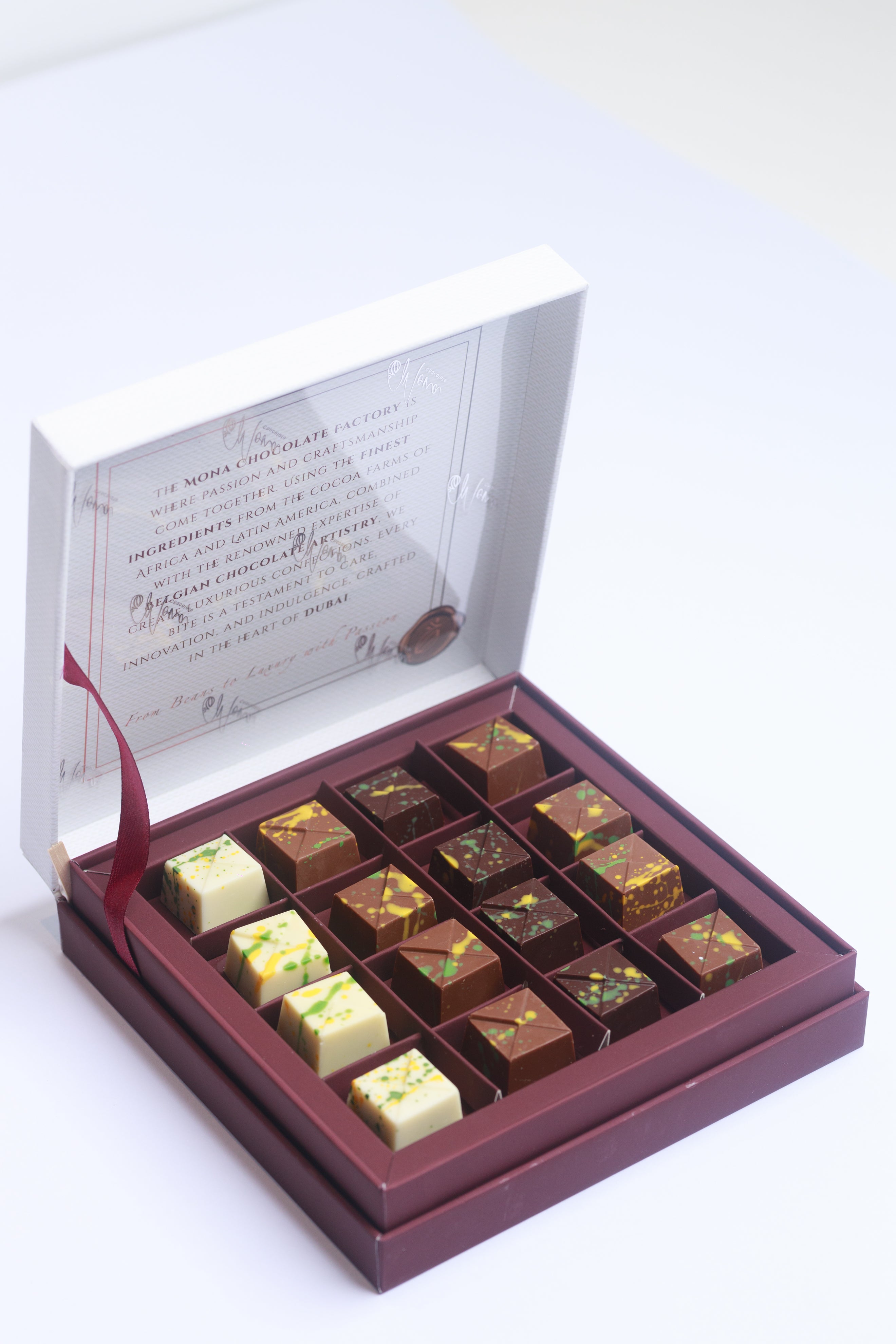 Mona Dubai Chocolate Bonbons (16 pcs) 